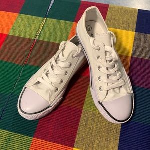 NWOT Air Walk sneaker